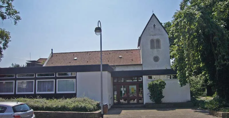 St. Brictius mit Gemeindezentrum