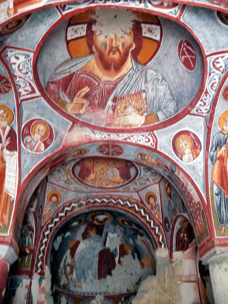 Elmali kilise ( Göreme ). Frescos ( 11th century ) in the nave.