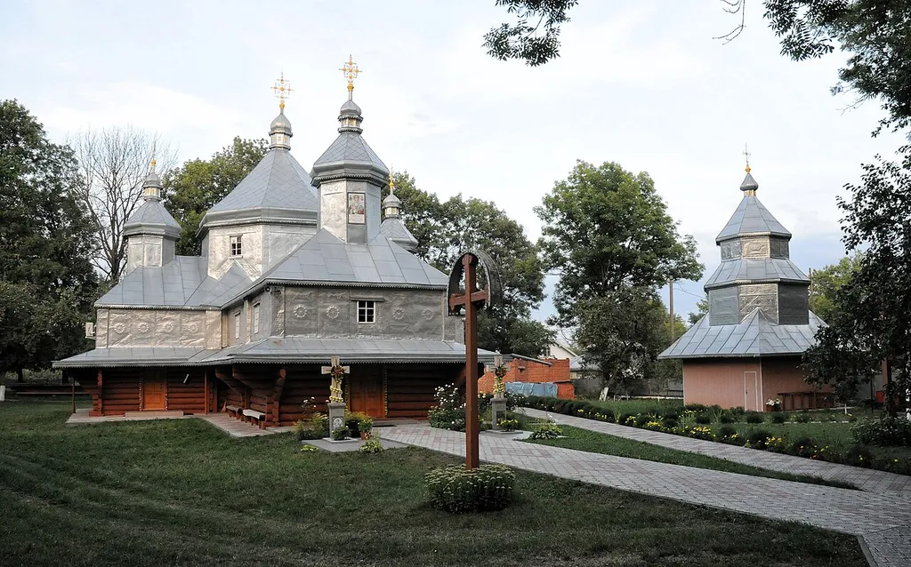 церква в Залуччі Горішньому http://haidamac.org.ua/2012/08/zalucze/