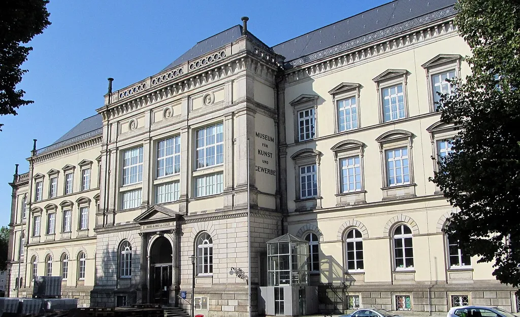 Museum für Kunst und Gewerbe Hamburg, erbaut 1873–1875 von Carl Johann Christian Zimmermann, Ostfassade mit Hauptportal