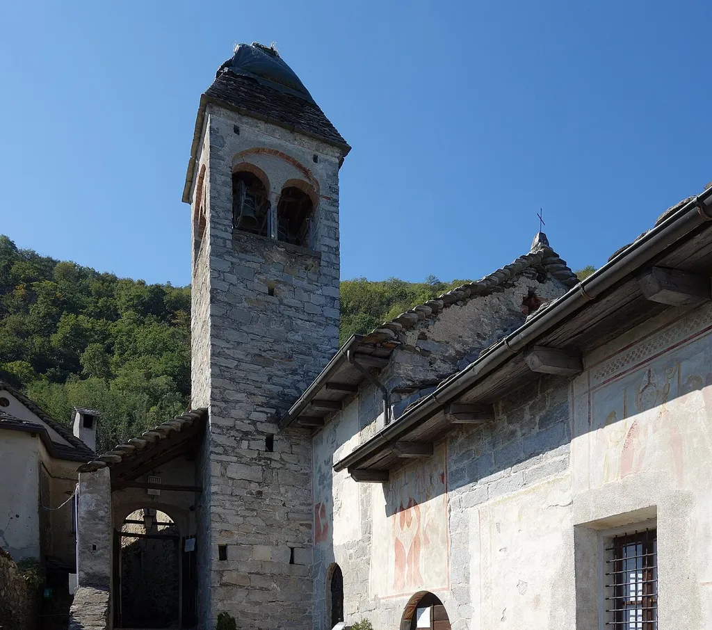 Carmine Superiore am Lago Maggiore: Kirche San Gottardo mit äußeren Fresken