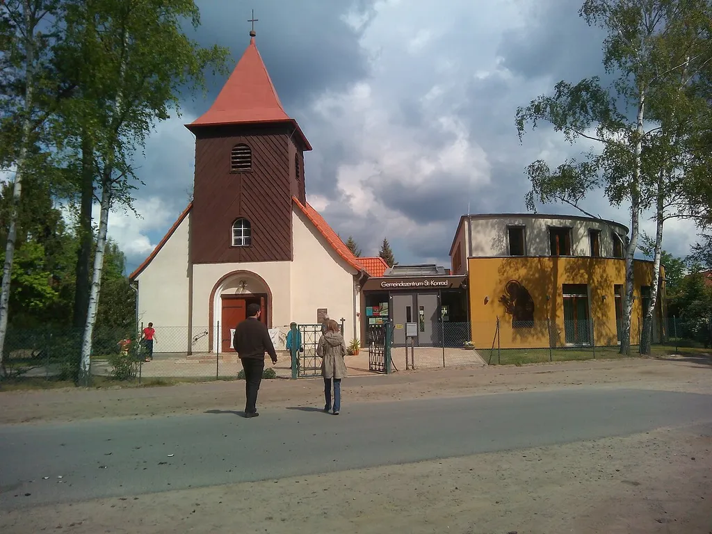 Die Kirche mit dem dazugehörigen Gemeindezentrum