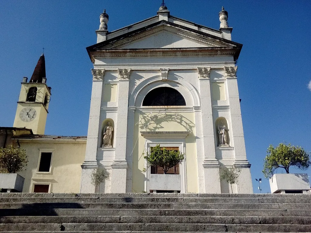 Facciata della chiesa parrocchiale di Prun
