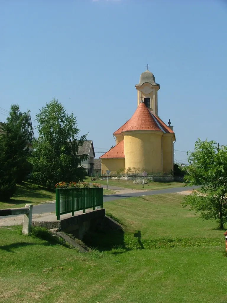 Fenyőfő, Mary Magdalene church