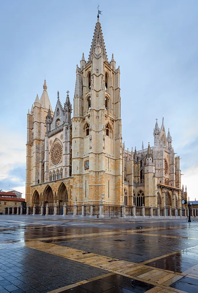Cathedral of Our Lady of Regla, built in three phrases in the city of León in the 13th-15th centuries—an example of in Rayonnant Gothic style in Spain