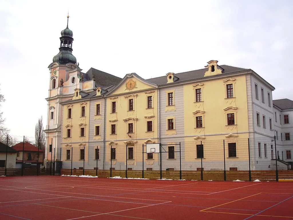 Obořiště-klášter Pavlánů,dnes polepšovna