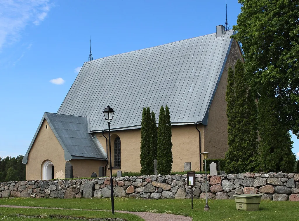 Faringe kyrka från sydost.