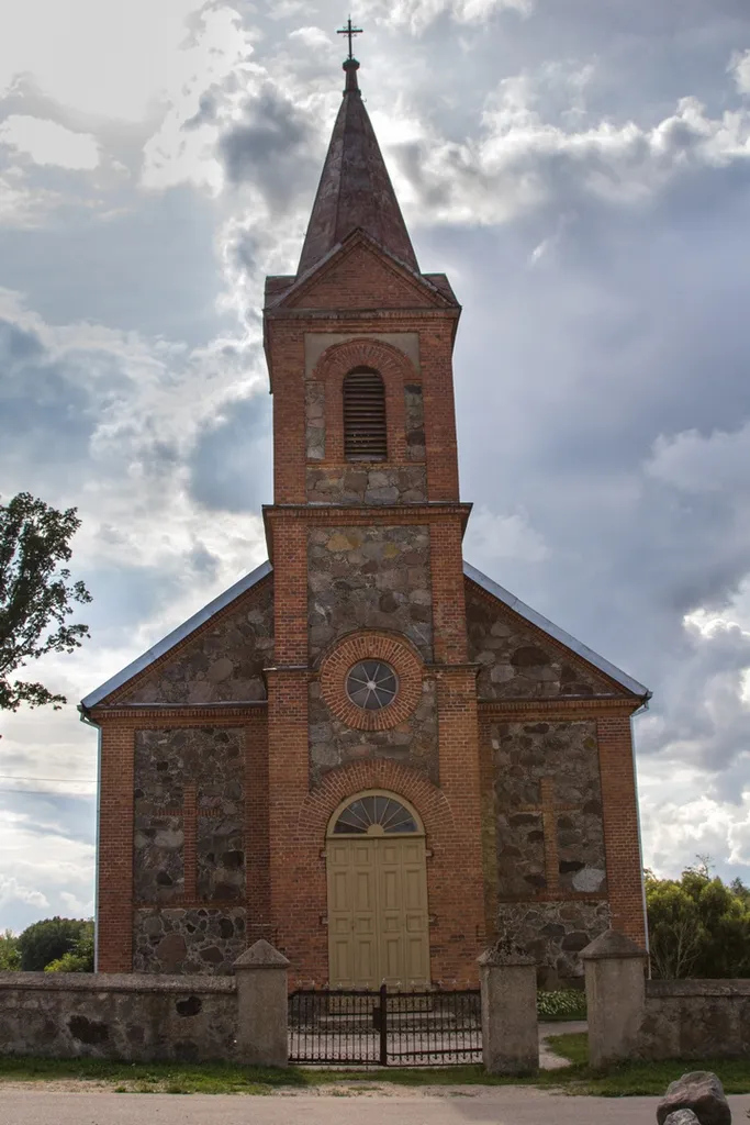 Pakražančio Švč. Mergelės Marijos bažnyčia 2013m. (Kelmės raj.)