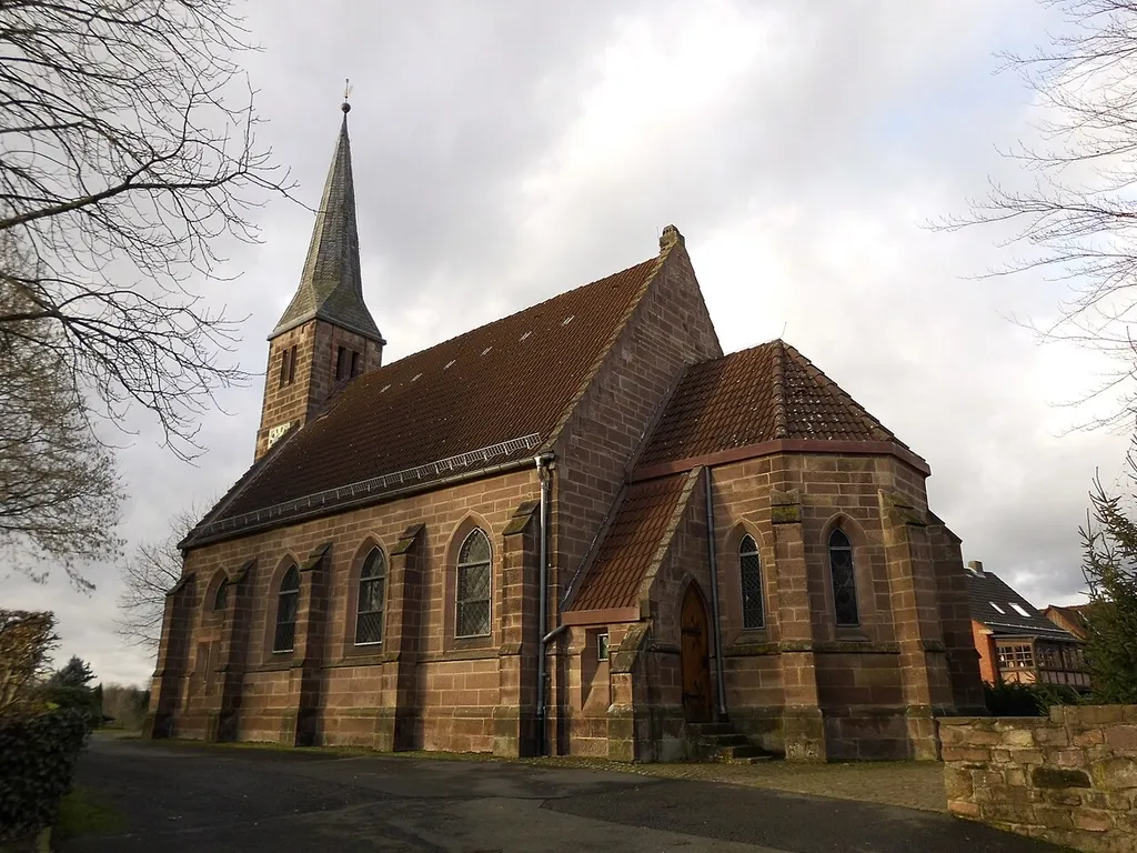 Uslar Ortsteil Bollensen in Niedersachsen. Die Kirche wurde von Conrad Wilhelm Hase erbaut und steht unter Denkmalschutz.