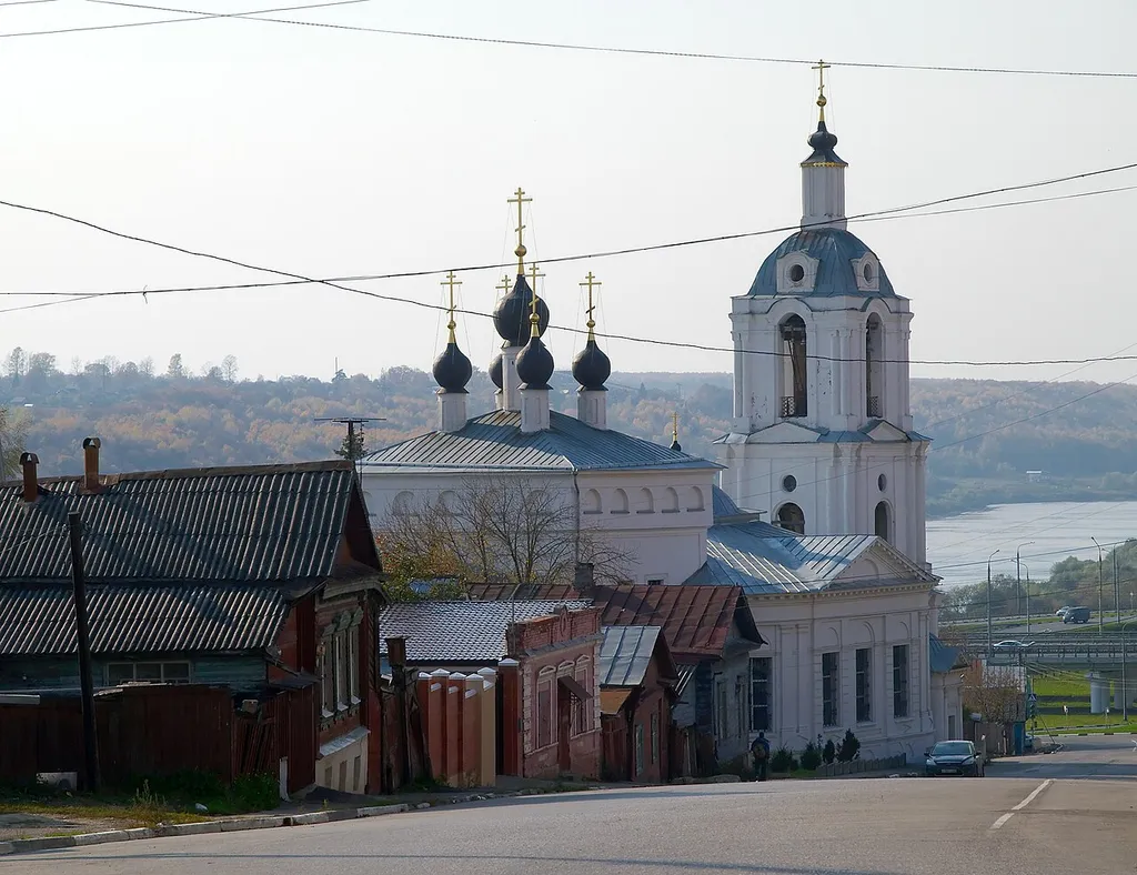 Church of the Transfiguration za verkhom ("behind the hill"?) in Kaluga. View west down Smolenskaya Street.