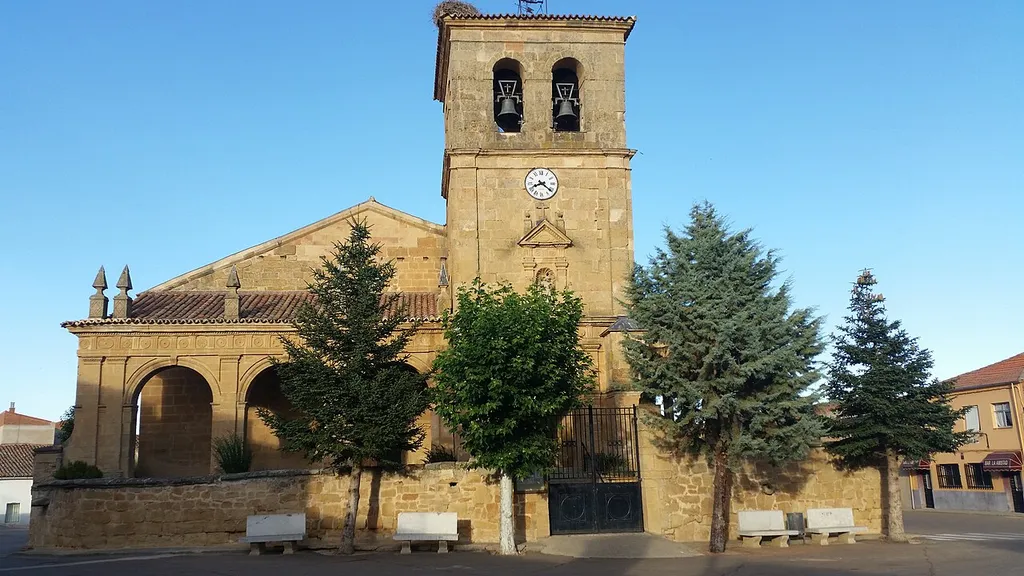 Imagen de la Iglesia de San Miguel, Aldearrubia, Salamanca, España.