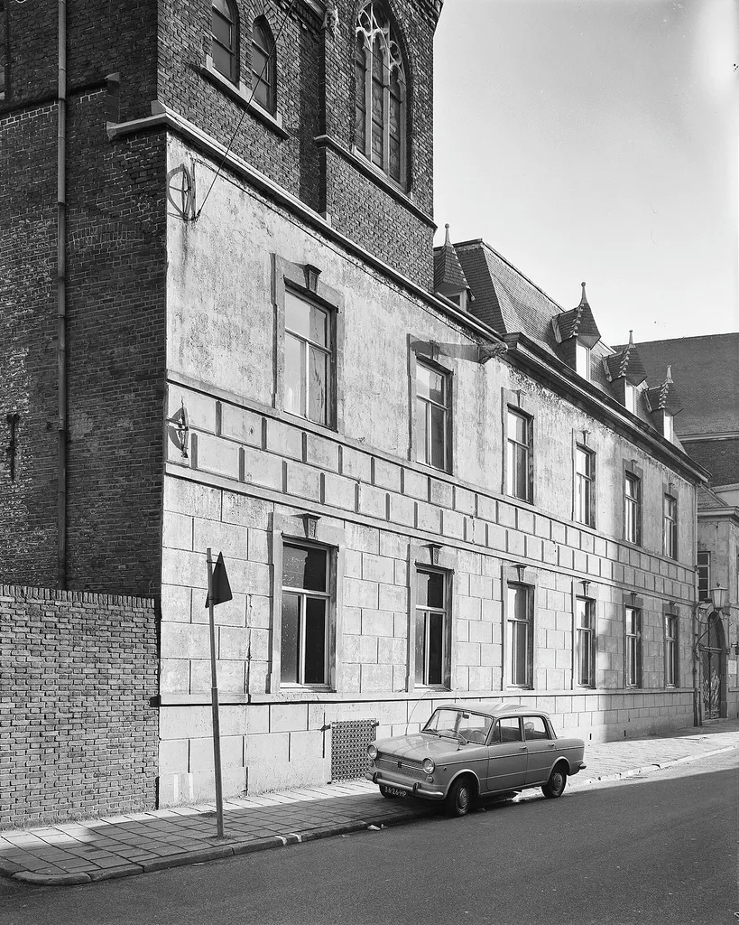 Sint Franciscusklooster / Voormalig Dominicanerklooster: aanzicht van de oude markt