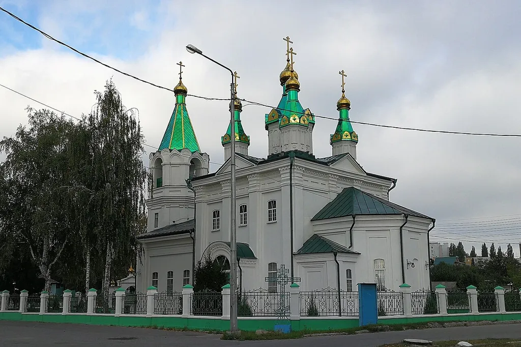 Ильинская церковь: улица Хмелева, Старый Оскол, Белгородская область вид со стороны ул.Циолковского