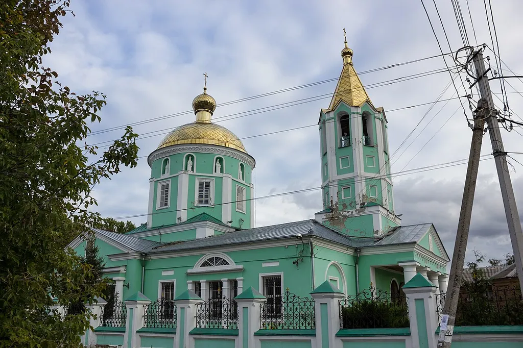 Церковь Троицкая с мнтерьером (Белгородская область, Старый Оскол, Большевистская улица, 17)