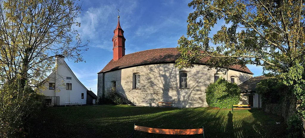 Wallfahrtskirche St. Gebhard. Sie steht neben der Burg Hohenbregenz auf dem Gebhardsberg bei Bregenz.