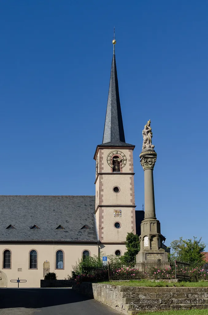 Oberschwarzach, Kirchberg 4, -Kath. Pfarrkirche St. Petrus und Paulus