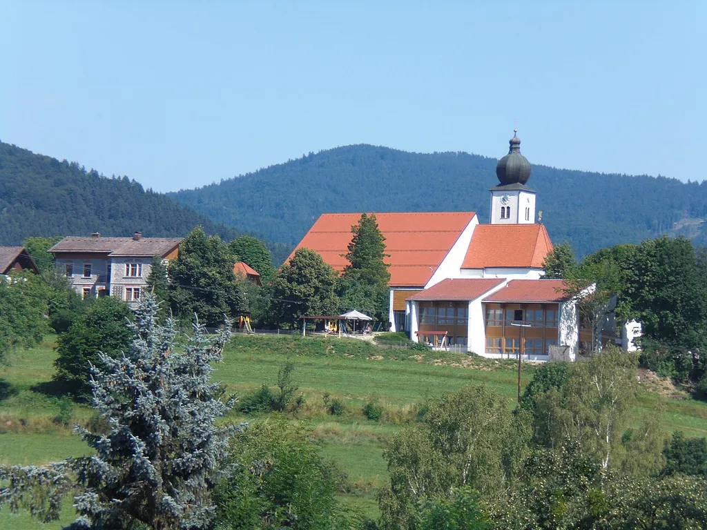 Pfarrhaus, Pfarrkirche St. Andreas und Kindergarten in Grafling