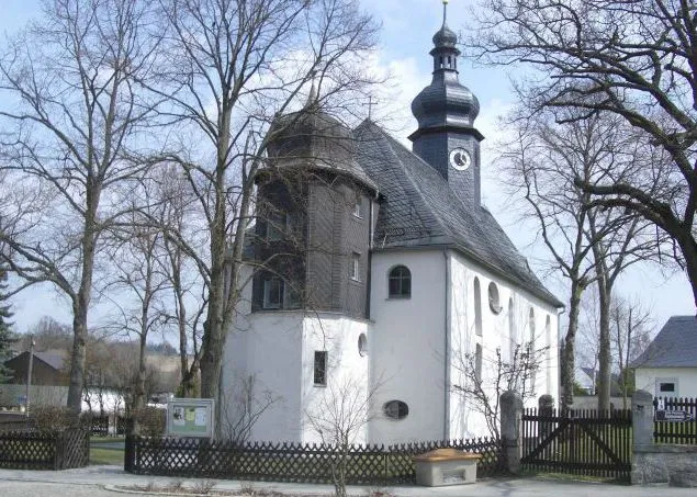 Die evangelisch-lutherische Pfarrkirche St. Simon und Judas in Issigau aus dem 15./16. Jahrhundert.