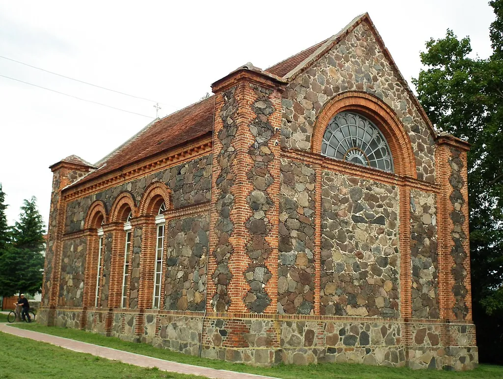 Lubień - dawny kościół ewangelicki, obecnie rzymskokatolicki p.w. Niepokalanego Serca NMP, 1830