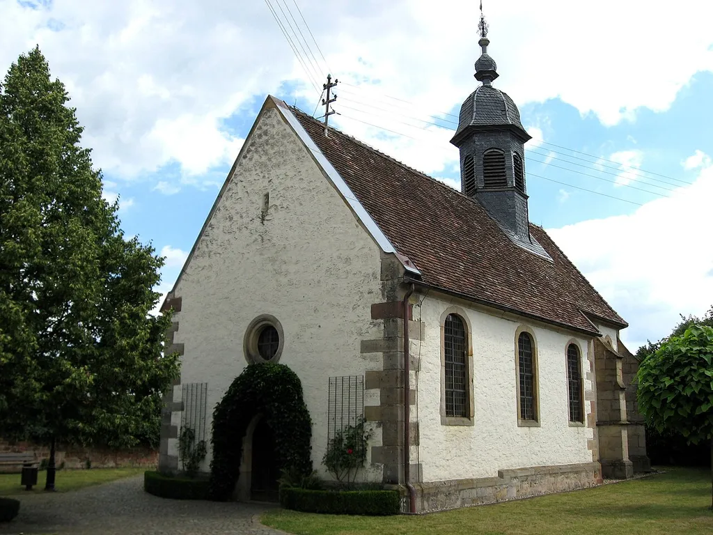 Protestantische Kirche Kirchgasse 5 in Dierbach, ehemals St. Anna; spätgotischer Saalbau, Anfang des 16. Jahrhunderts