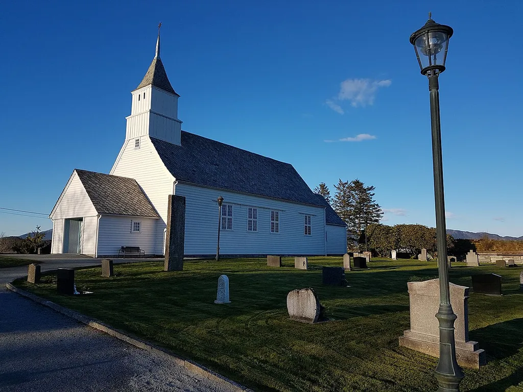Eid kirke i Kvinnherad. Foto: Roger Grimelid. Fra Riksantikvarens Kulturminnesøk.