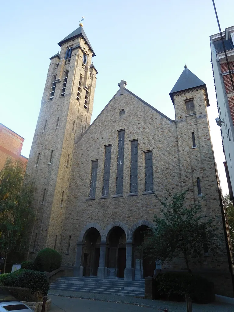 L'église Notre-Dame du Rosaire se trouve rue Montjoie, à Uccle, commune de la ville de Bruxelles