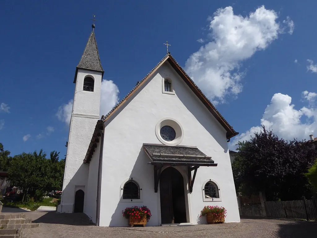 Tret (Borgo d'Anaunia, Trentino, Italy), Saint Anne church