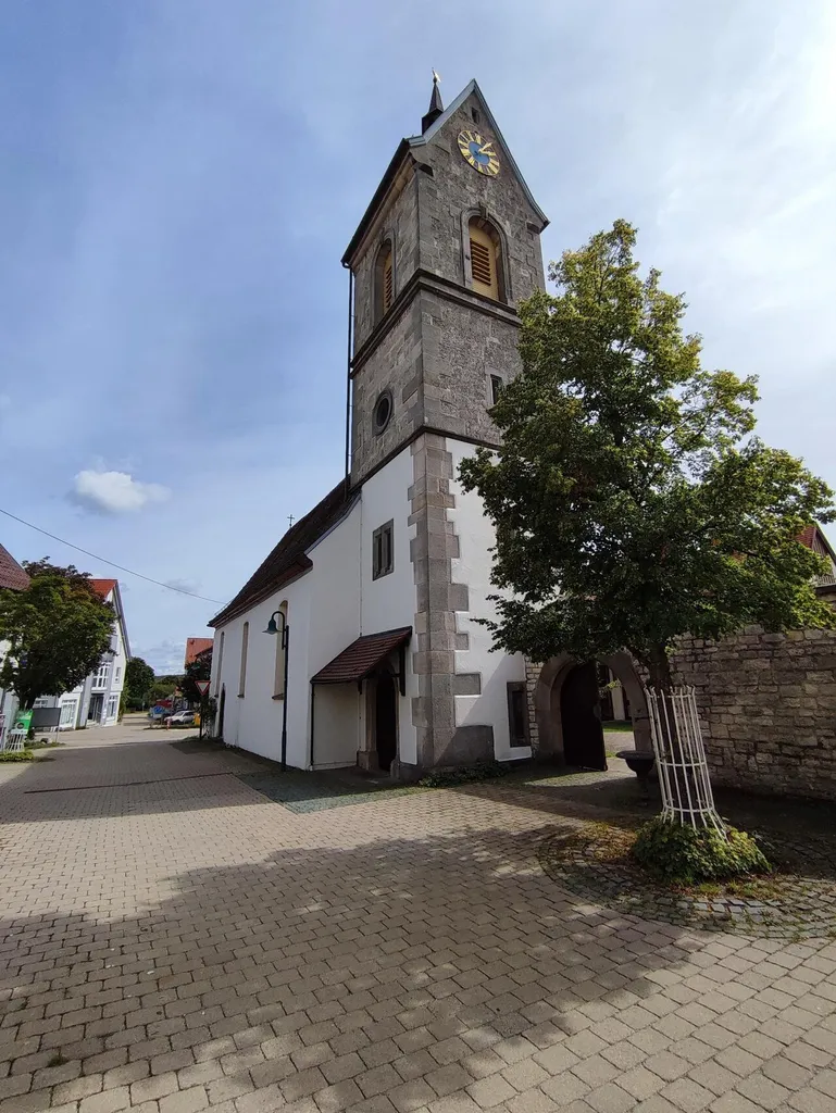 Kirchen Schwäbische Alb VII: kleine Kirche in Erkenbrechtsweiler
