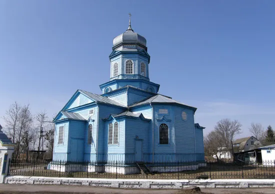 Преображенська_церква_у_Переволочній.jpg: Преображенська церква у селі Переволочна (Прилуцький район, Чернігівська область), березень 2010 року