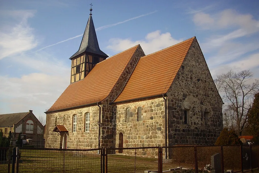 Trebbin, Ortsteil Thyrow in Brandenburg. Die Kirche stammt aus der ersten Hälfte des 13. Jahrhunderts und steht unter Denkmalschutz.