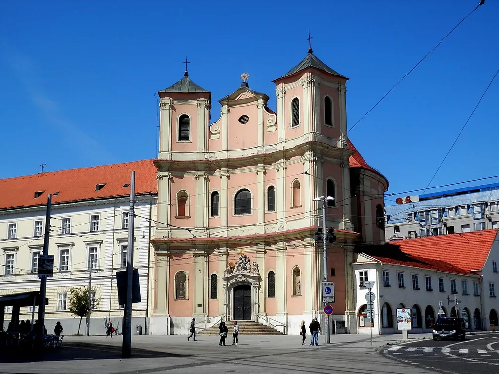 Župné a Hurbanovo námestie. Mesto Bratislava. Slovensko.