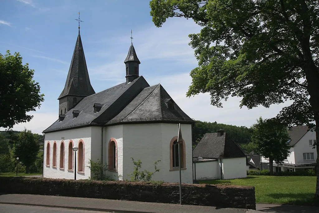 Katholische Kirche Sankt Cyriakus in Olpe-Rhode. Baudenkmal seit 12. April 1989.