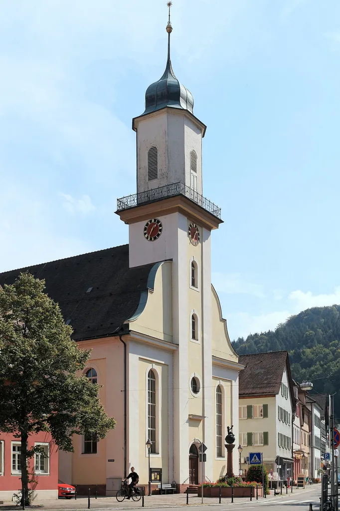 Stadtkirche, Marktstraße / Marktplatz in Neuenbürg