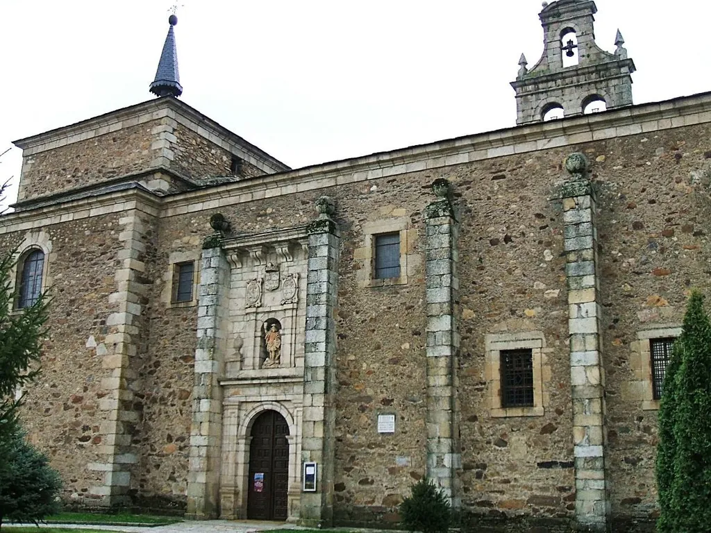 Fachada del Monasterio de MM Cistercienses de San Miguel de las Dueñas, provincia de León, España