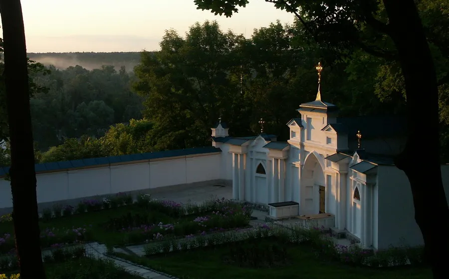Підземна церква пр. Антонія і Феодосія, Святогірськ, вул. Зарічна, 1