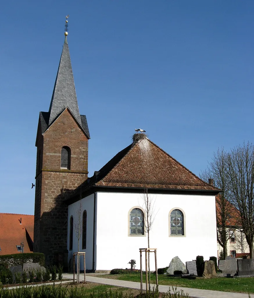 evangelische Kirche Winden; spätgotischer Turm, vierachsiger Saalbau, 1745; – auf dem Kirchendach ein Storchennest