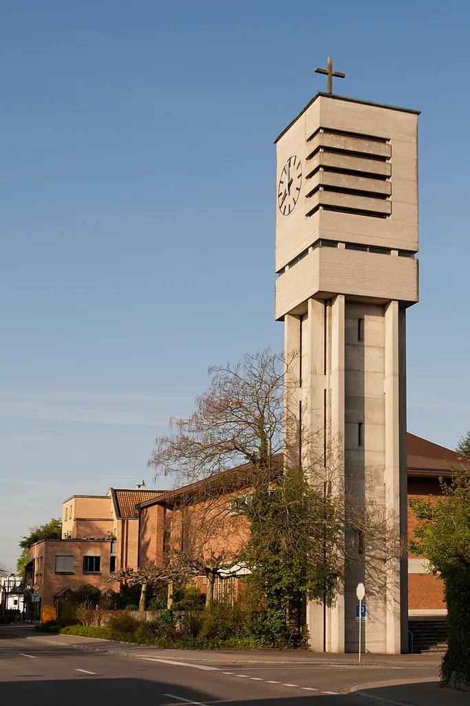 Bruder Klaus Kirche mit freistehendem Kirchturm in Diessenhofen (TG)