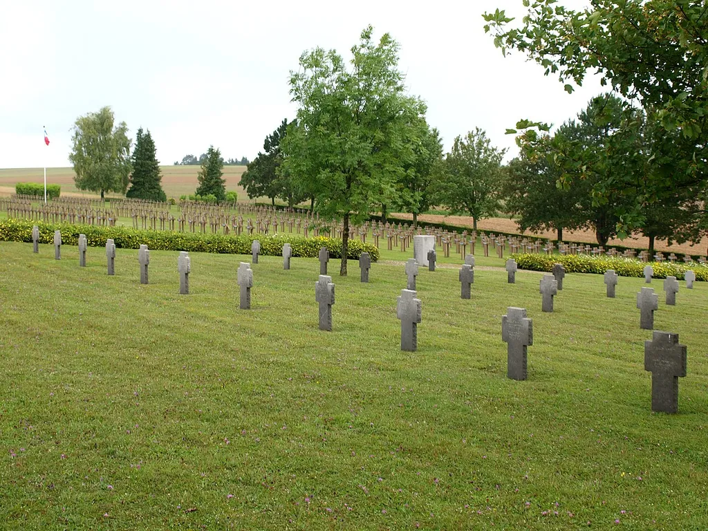 Semide (Ardennes, France) ; hameau d'Orfeuil (village détruit &amp; disparu) ; la nécropole nationale (sépultures allemandes &amp; françaises)