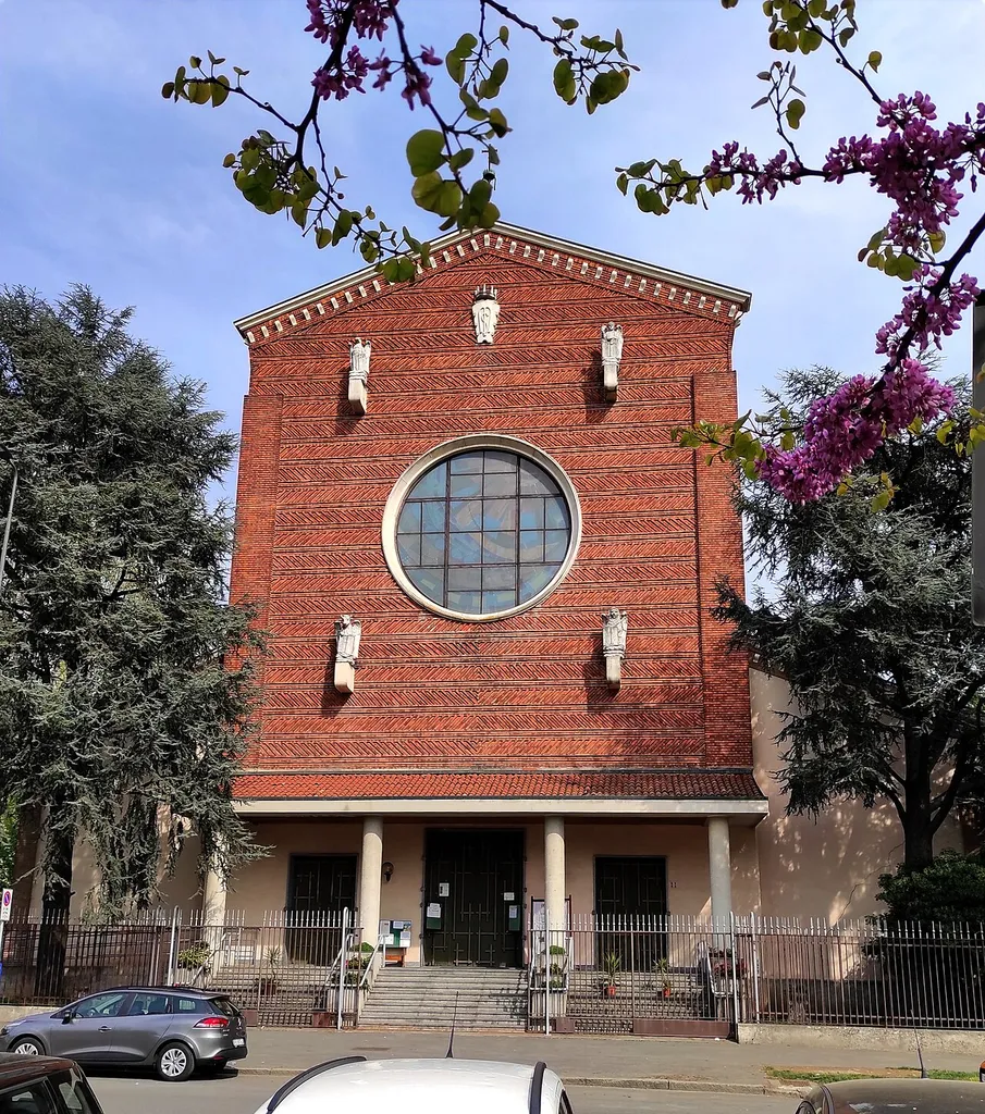Facciata della Chiesa della Beata Vergine Addolorata in San Siro di piazza Esquilino