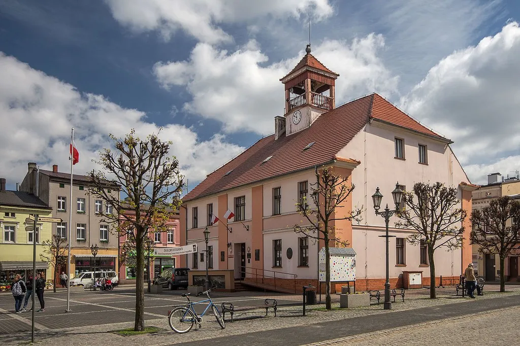 Ostrzeszów, ratusz, ob. muzeum i USC, 1840, pocz. XX
