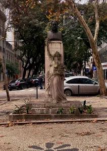 Rosa Araújo monument
