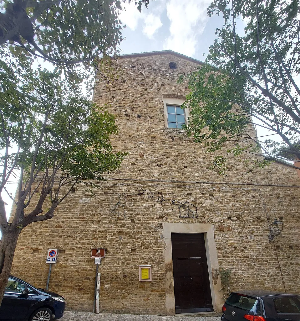 esterno della Chiesa di San Quirico a Serra San Quirico