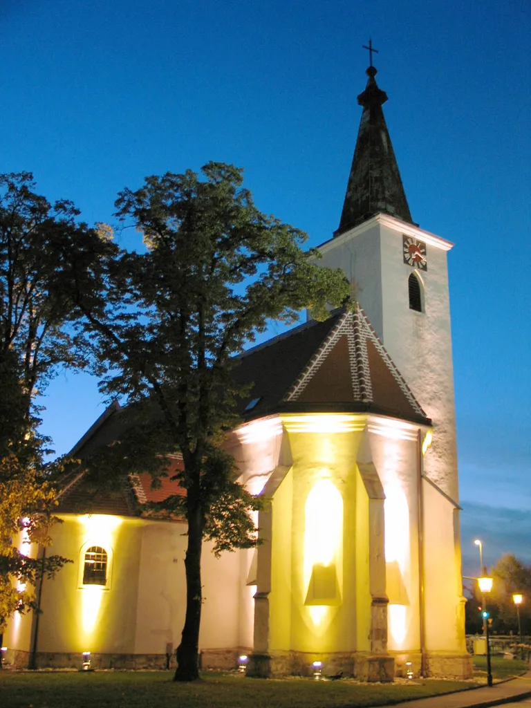 Kath. Pfarrkirche Unbefleckte Empfängnis Mariens bei Nacht