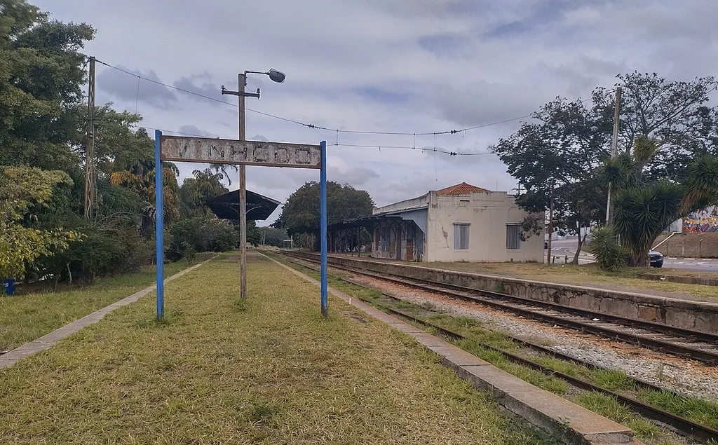 Vinhedo train station