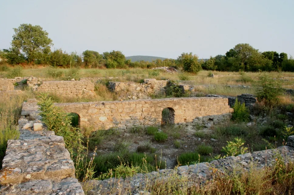 Ancient Roman military camp in the municipality of Ljubuški - Praetorium with hypocaust in front, entrance section behind
