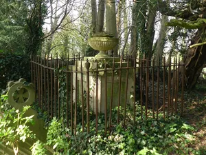 Monument to Thomas Clems, in churchyard to north of Holy Trinity Church