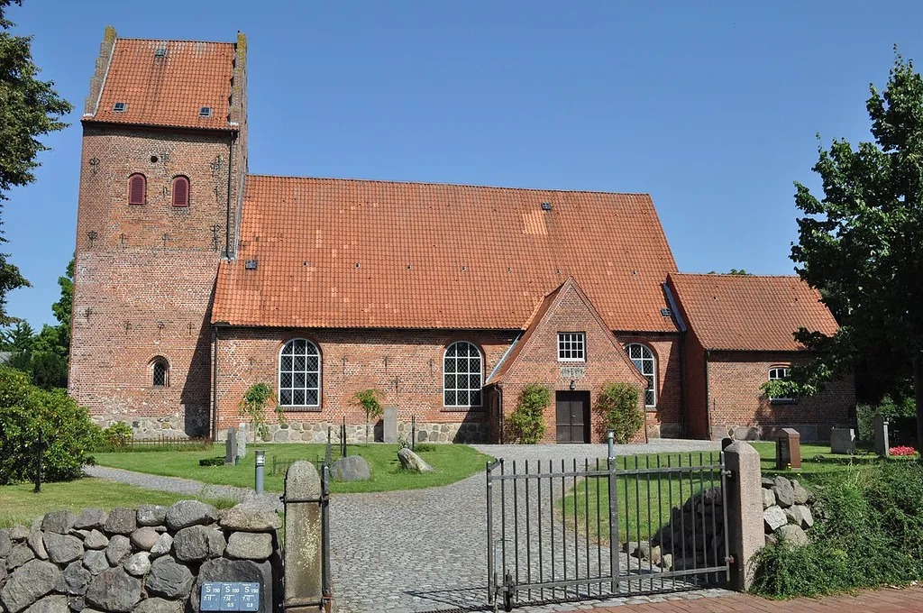 Blick von Süden auf die Kirche in Sülfeld.