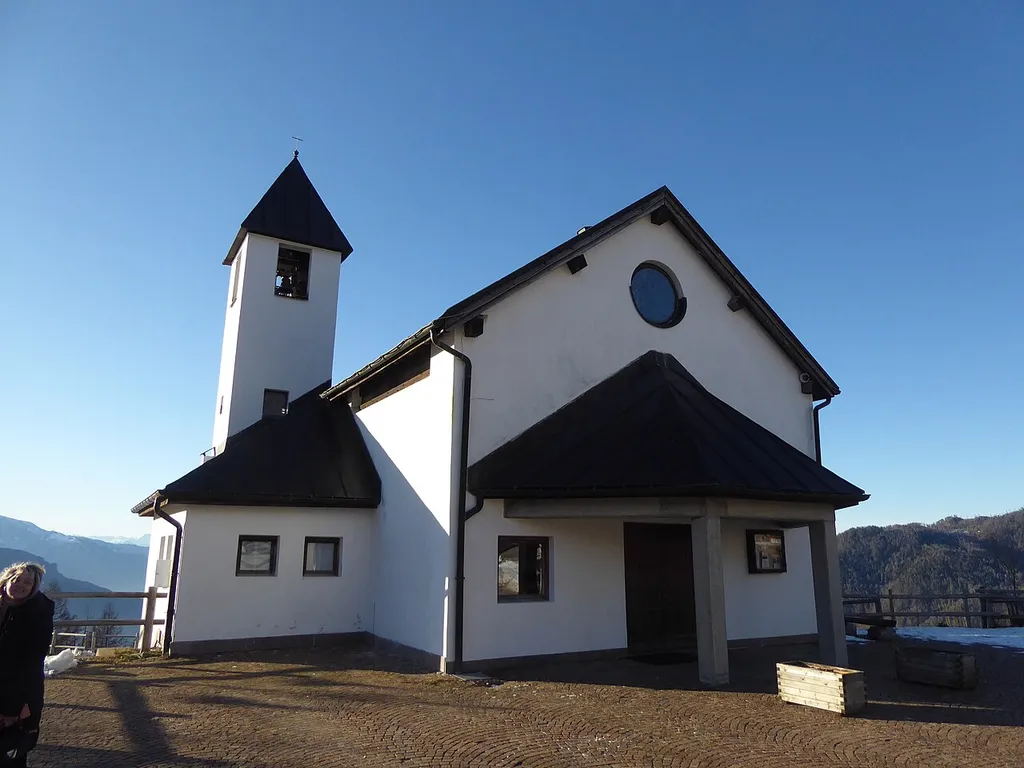 Kamauz (Frassilongo, Trentino, Italy), OurLady of Peace church