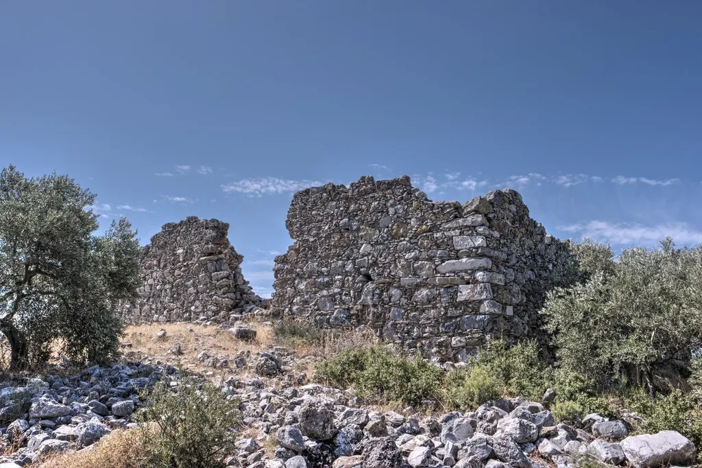 Atburgazı, Söke, Asartepe Castle
