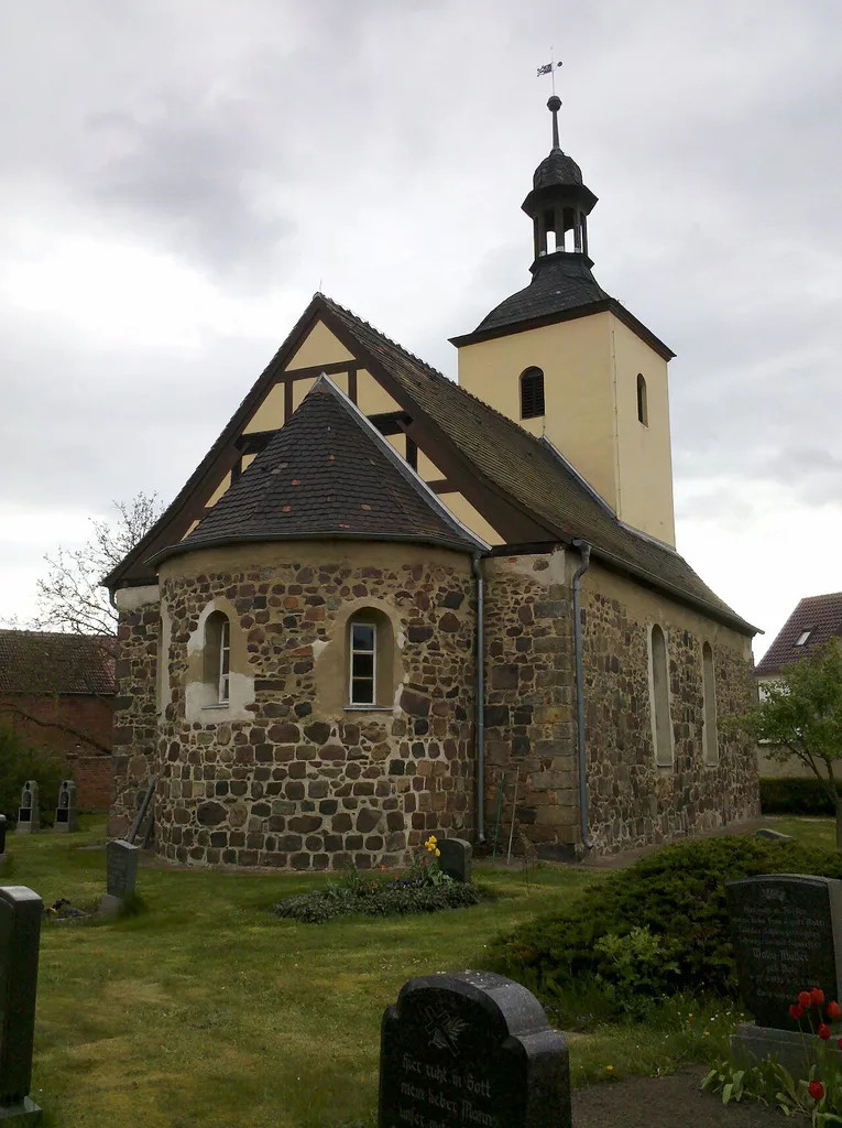 Dorfkirche in Naundorf bei Seyda im Jahr 2016